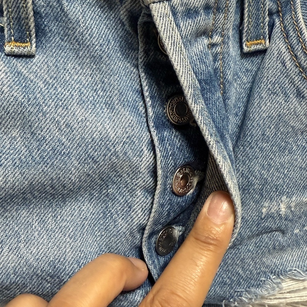 Levi's 501 Original High-Rise Cut-Off Denim Shorts. - Picture 3 of 8